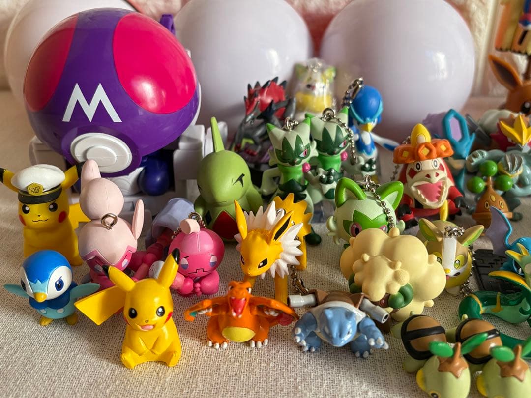 ポケモン　まとめ売り　68体　リザードン　カメックス　ピカチュウ　ブラッキー