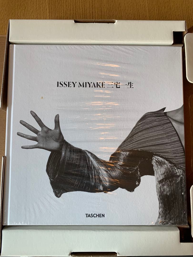 1/12まで＊未使用本 ISSEY MIYAKE 三宅一生