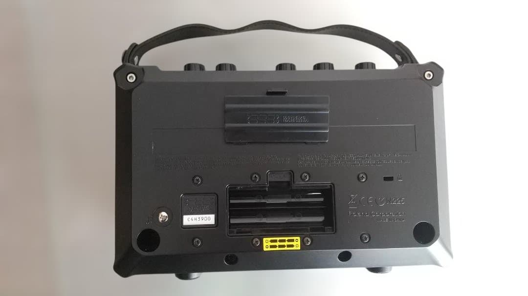Roland Mobile Cube ポータブルアンプ