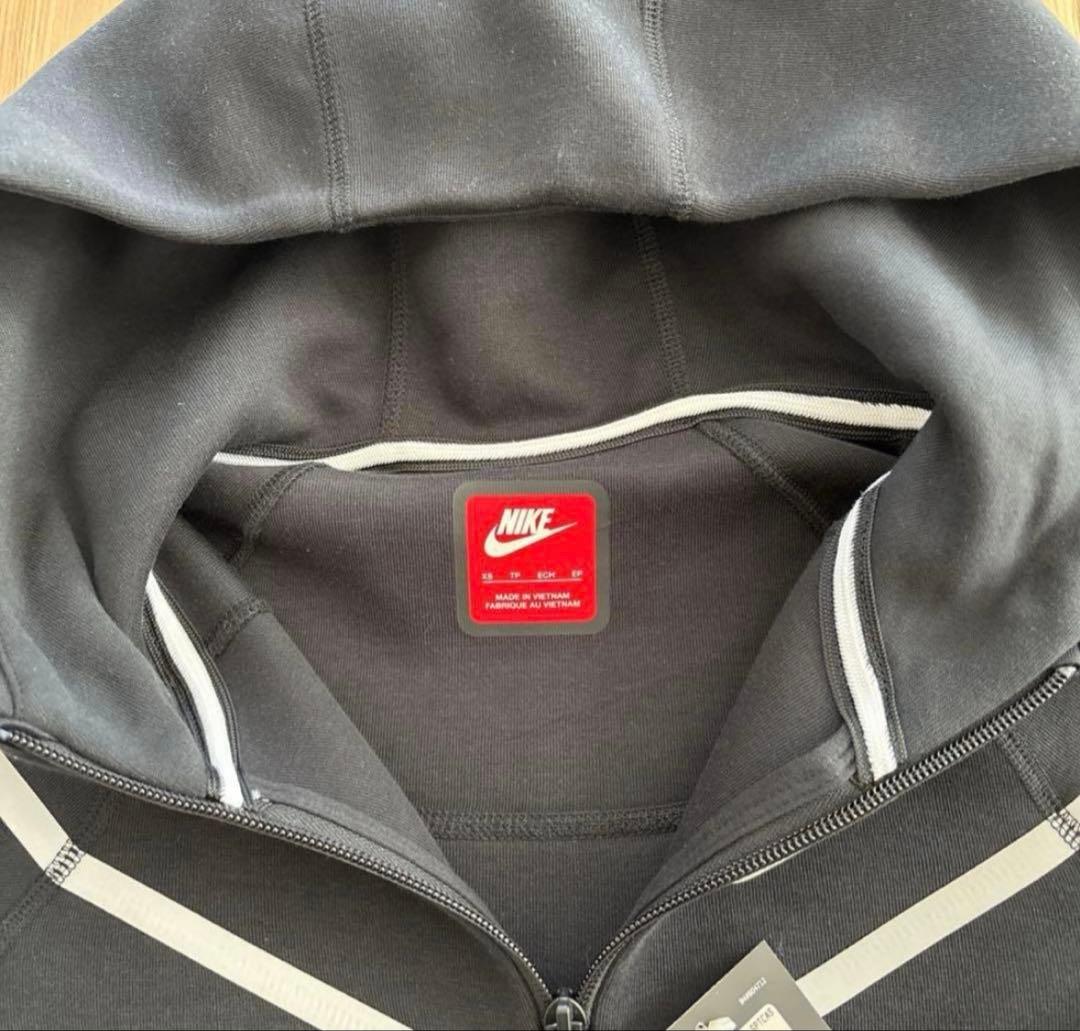 Tee Shyne着用Nikeテックフリースリフレクティブ NIKEタグあり