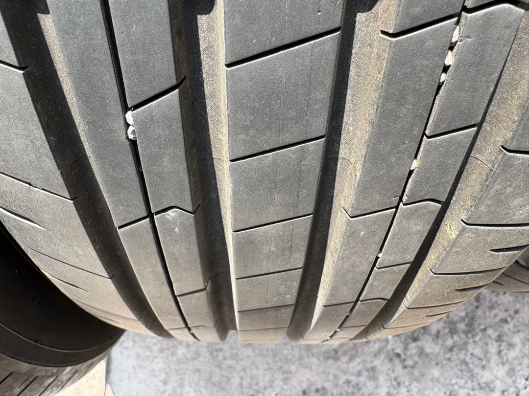 225/60R18 40アルファード夏タイヤ 4本 中古 2個のうち1個目