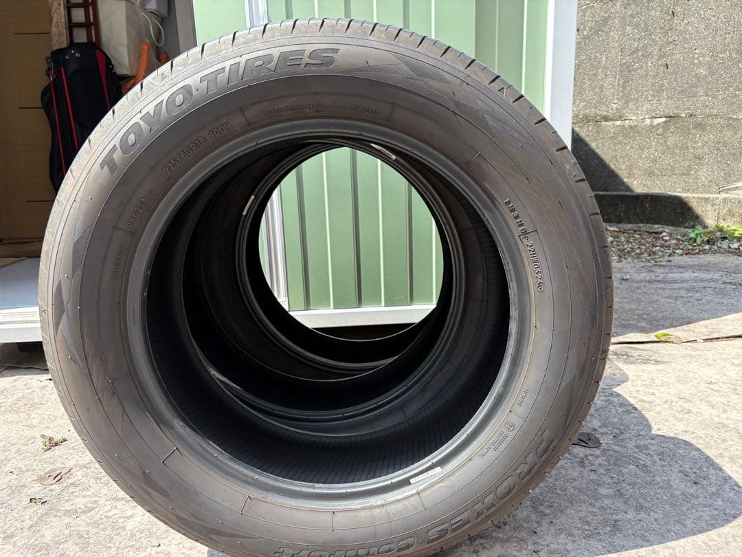 225/60R18 40アルファード夏タイヤ 4本 中古 2個のうち1個目