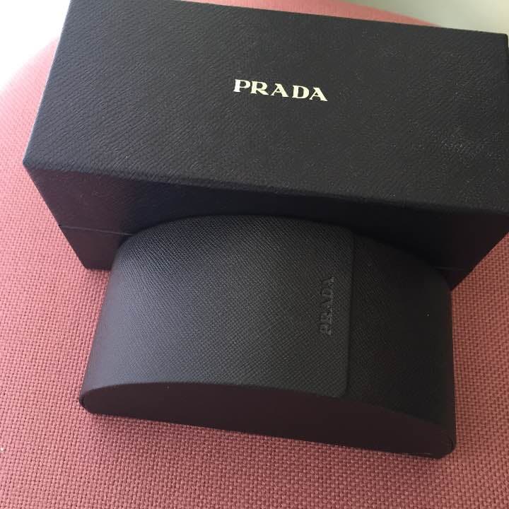 PRADA プラダ　サングラス　SPR11N 三角ロゴ　ケース　箱　クロスあり