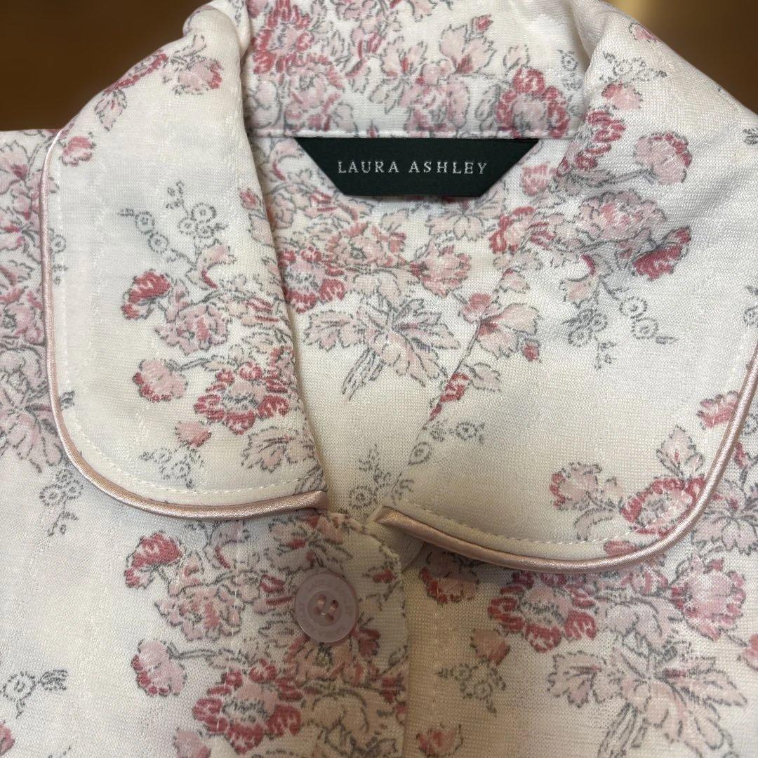 新品タグ付き【LAURA ASHLEY 】婦人パジャマ キルティング Mサイズ