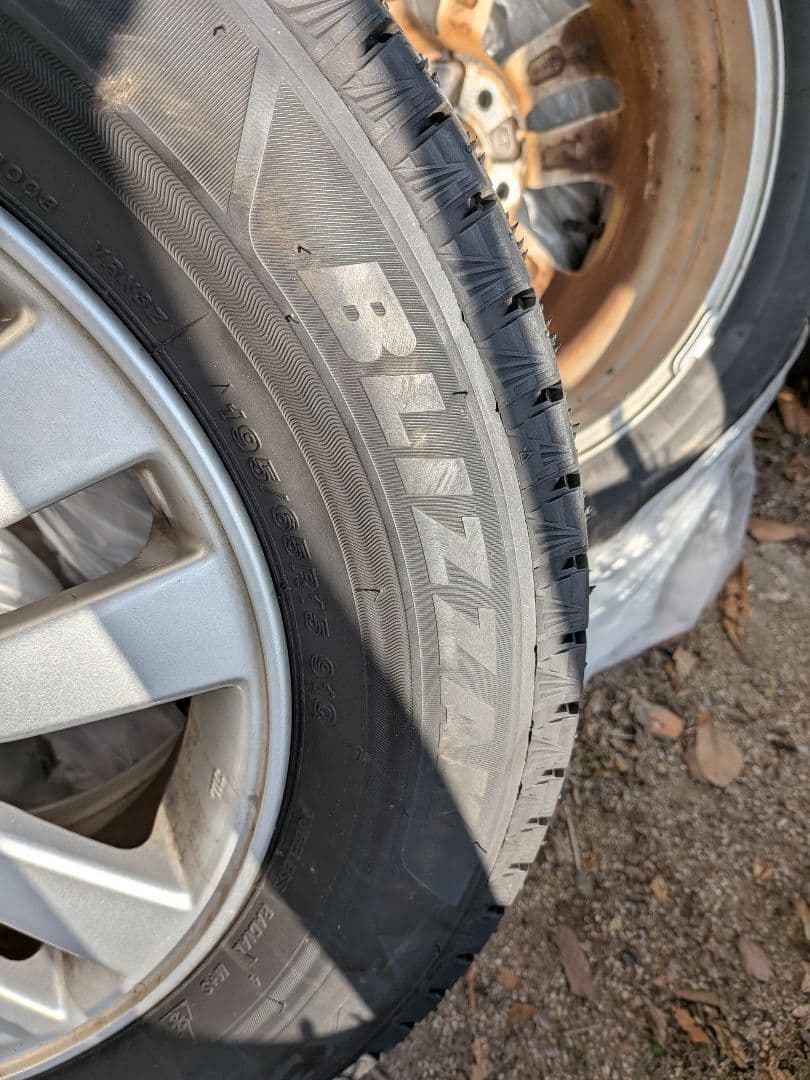 ブリザックVRX3 195/65/15 走行150km未満 スタッドレス①