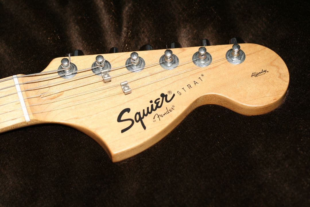 スクワイヤー Stratocaster 　ケース＆シールド付
