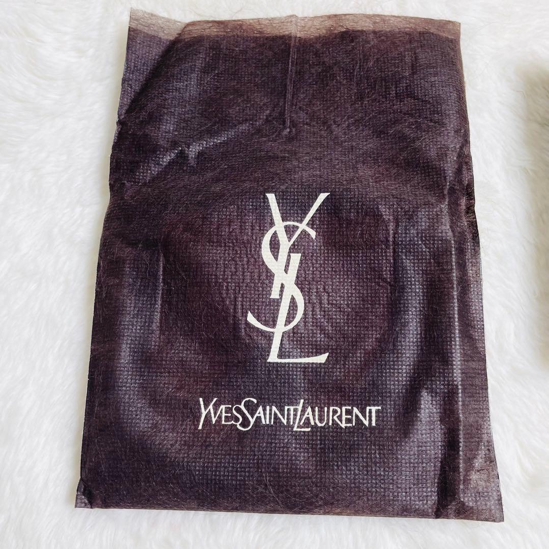 新品未使用　正規品　二つ折り財布Yves Saint Lauren箱付　希少