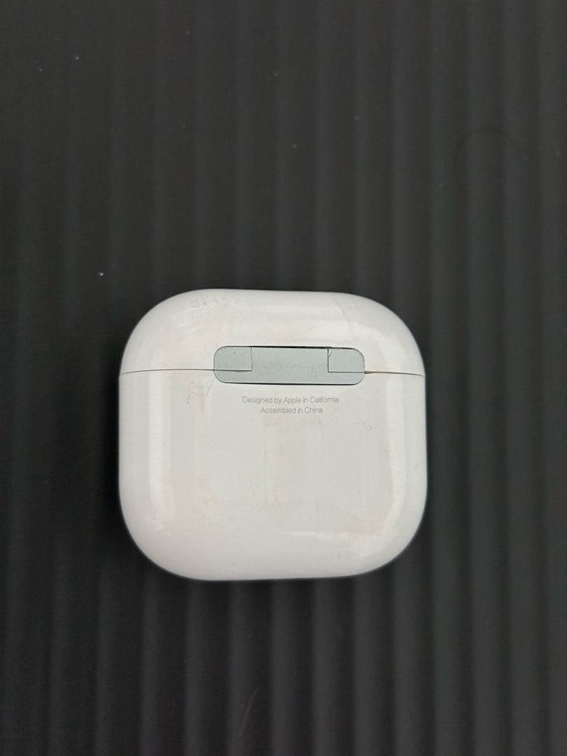 AirPods4 イヤホン　ノイズキャンセリング付き　アップル
