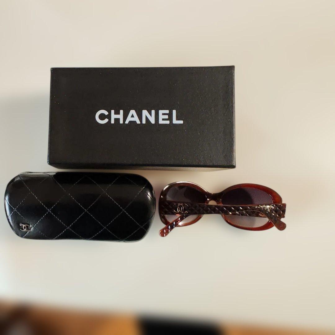 CHANEL ダークレッド サングラス
