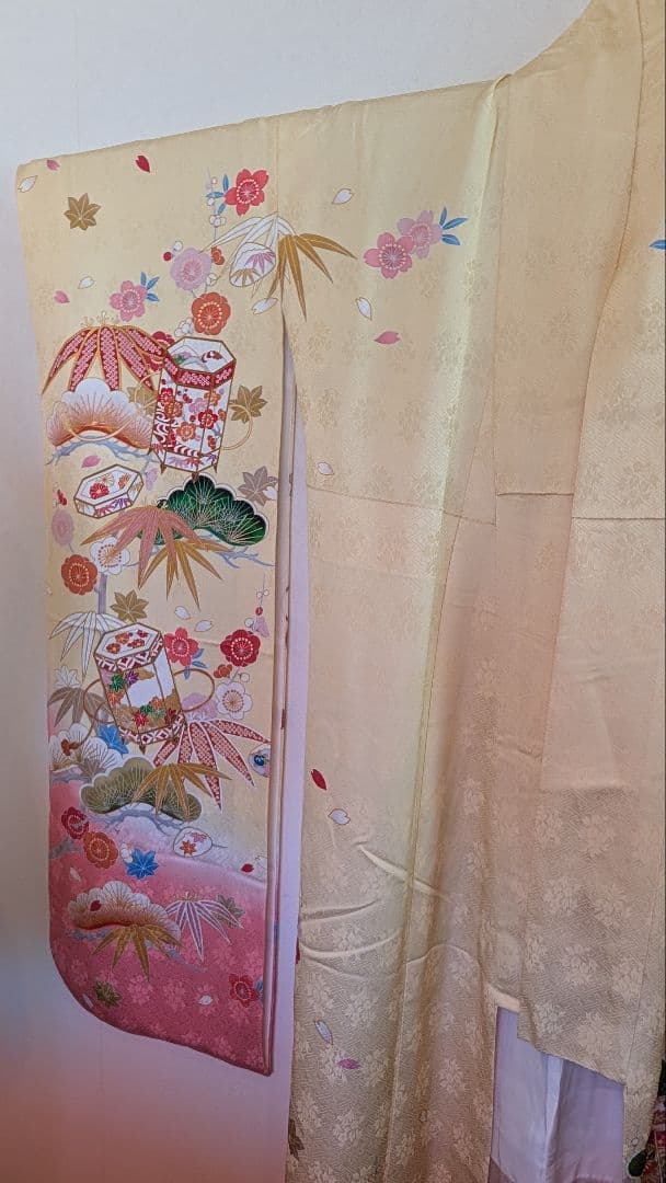 淡い黄色 おめでたい柄の振袖＆帯•帯揚げ•帯締め付き4点セット♪