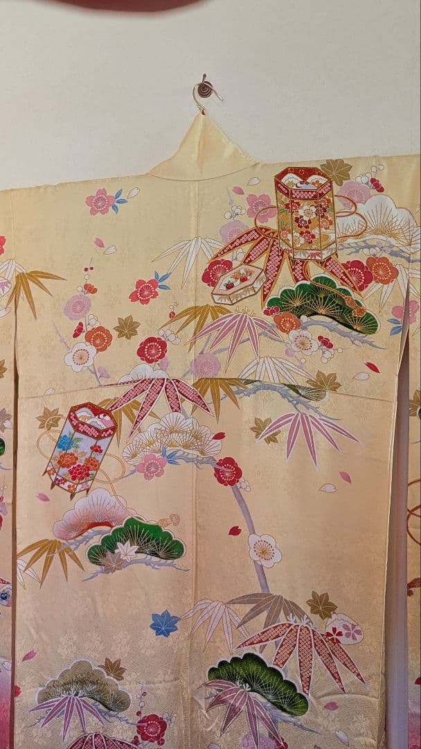 淡い黄色 おめでたい柄の振袖＆帯•帯揚げ•帯締め付き4点セット♪