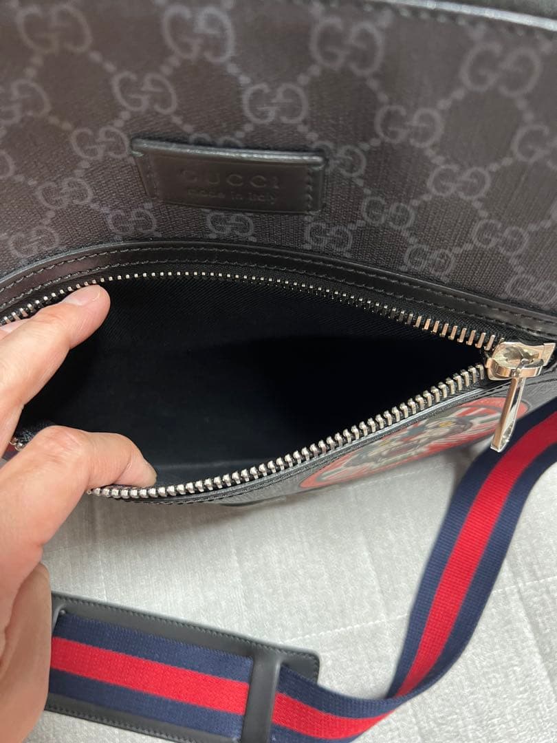 GUCCI ショルダーバッグ メッセンジャーバッグ クーリエ ワッペン