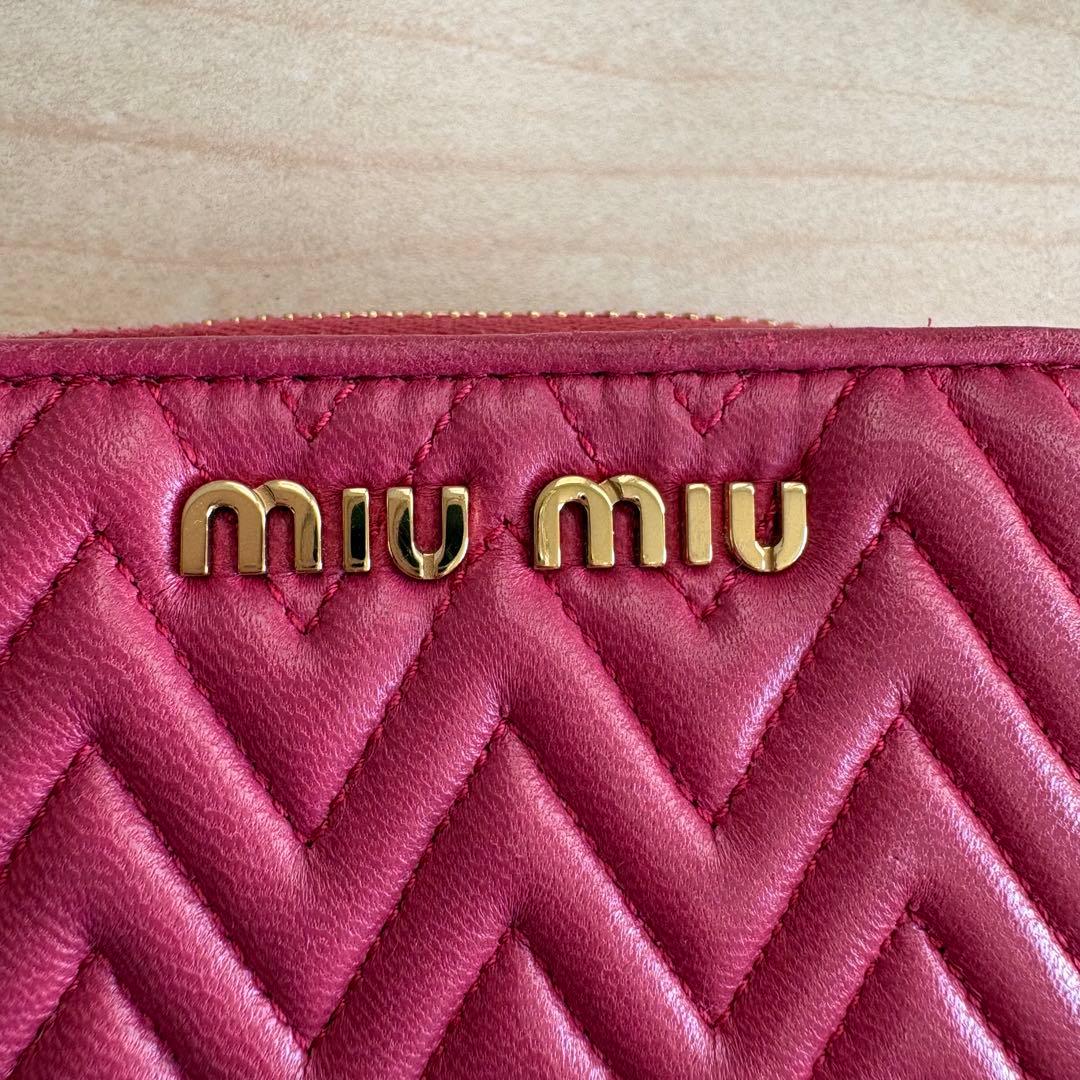 miumiu 二つ折り財布