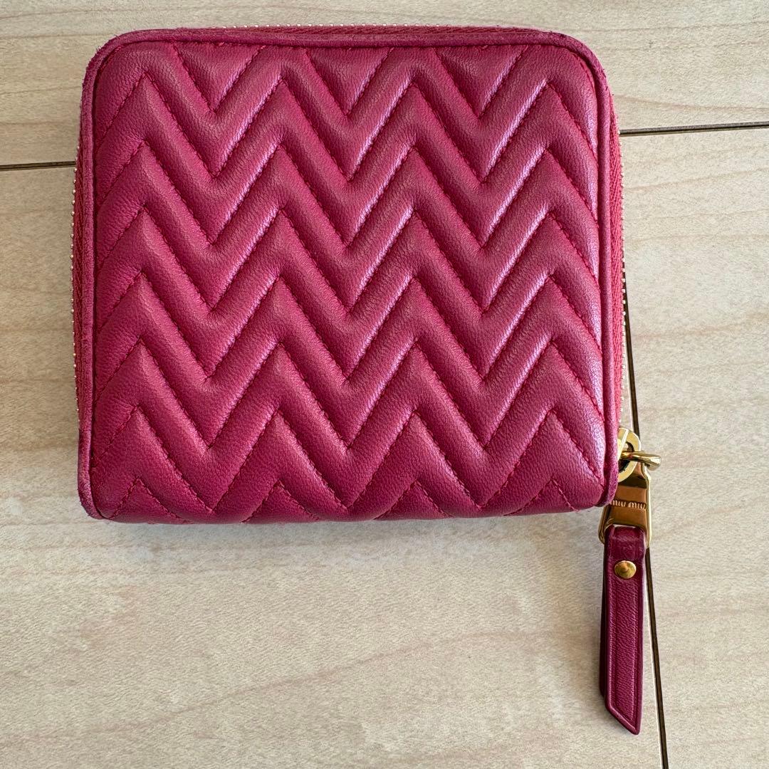 miumiu 二つ折り財布