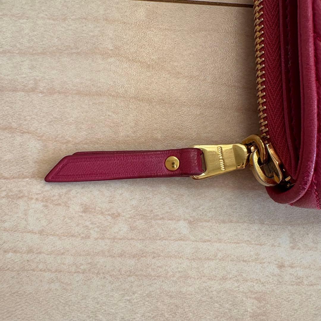 miumiu 二つ折り財布