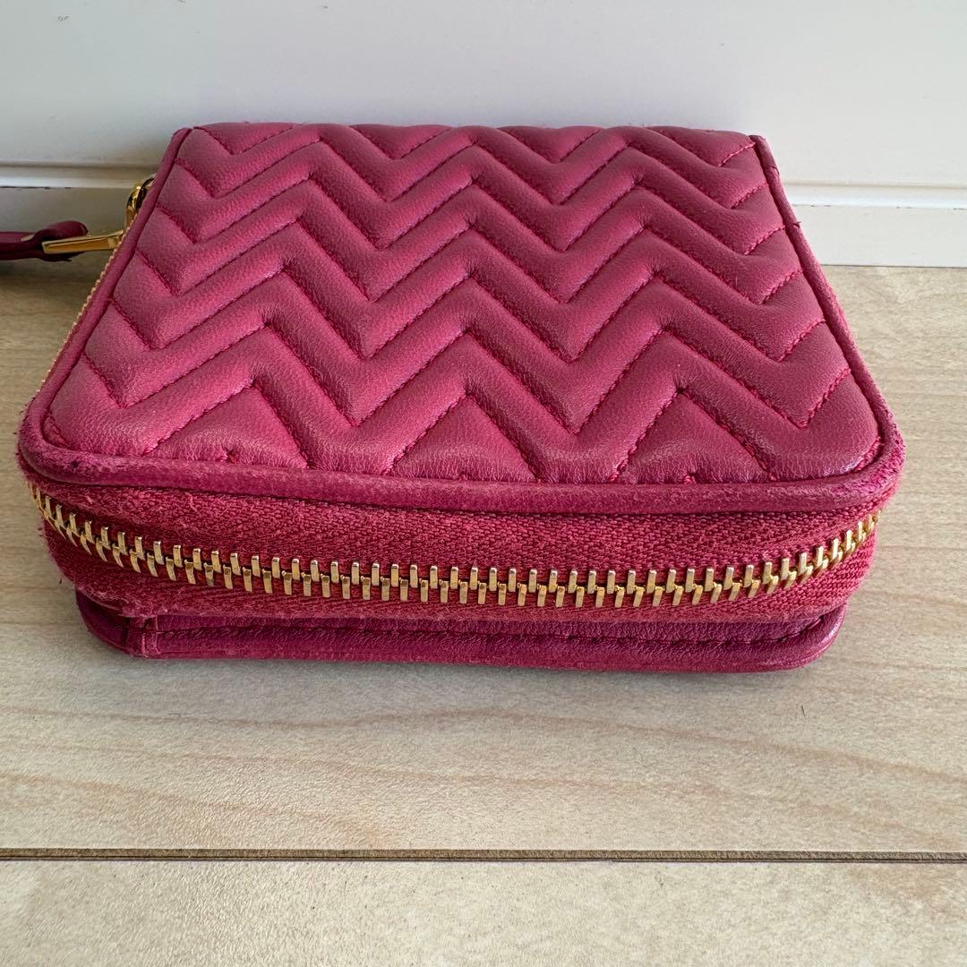 miumiu 二つ折り財布