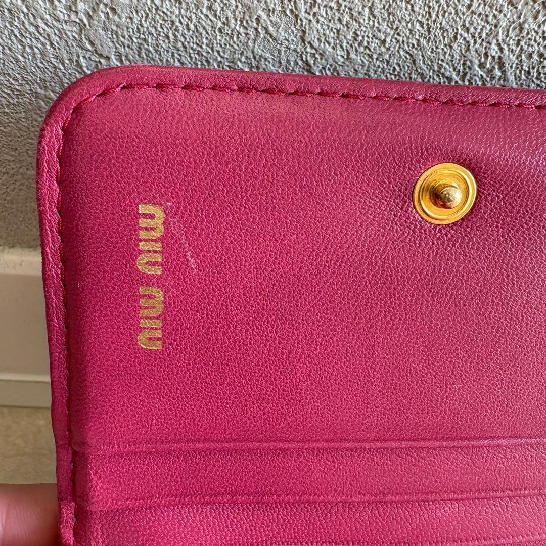 miumiu 二つ折り財布