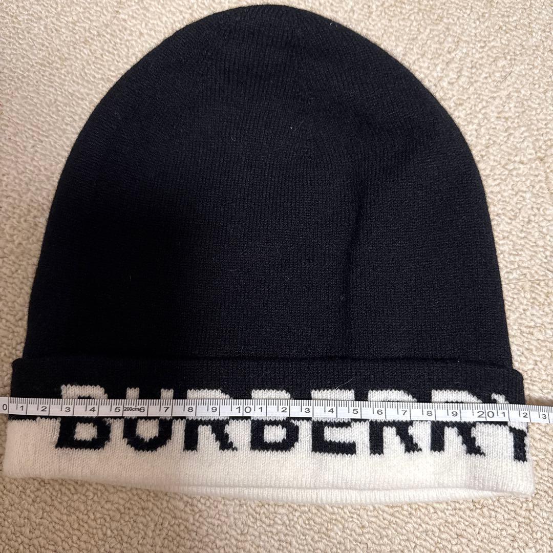 BURBERRY ニット帽 黒・白 ロゴ入り