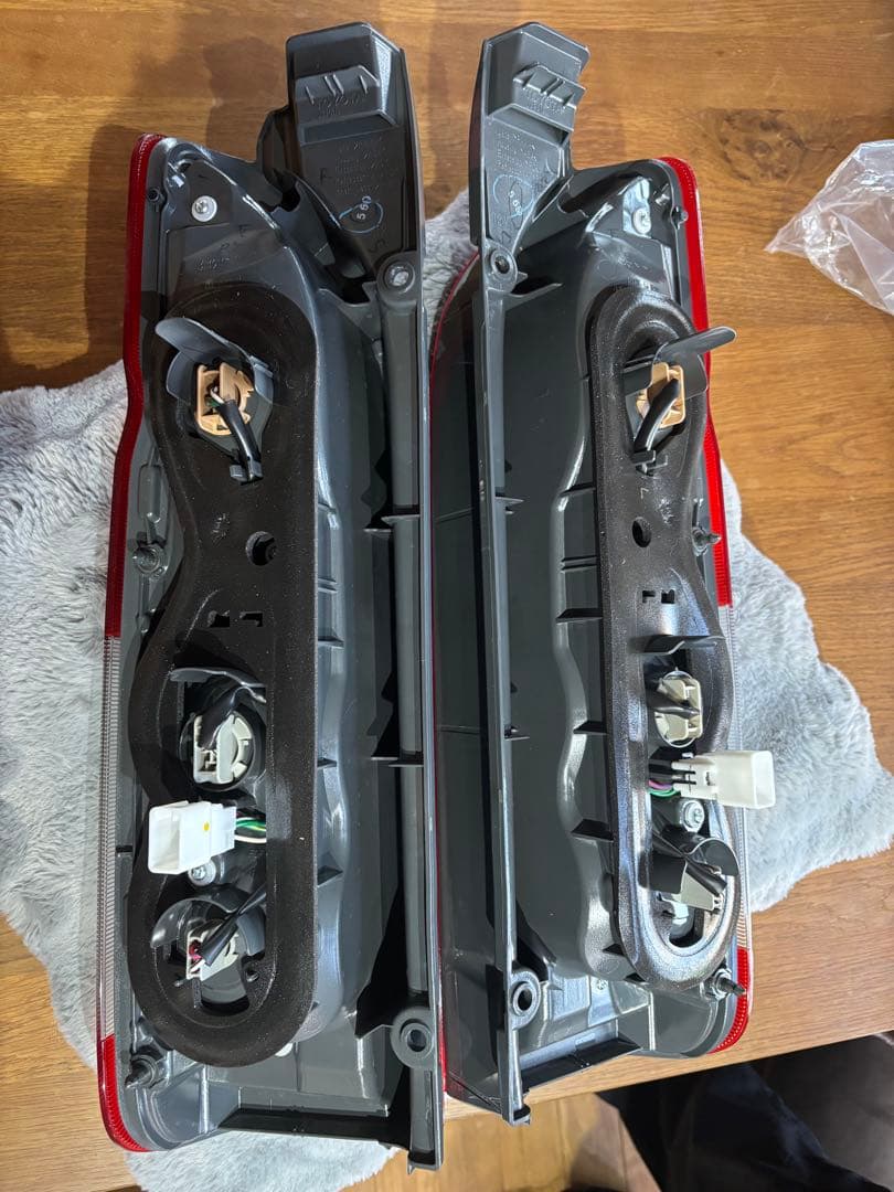 ミ〜ヤさま　200系8型ダークプライム2ハイエース テールランプ左右セット