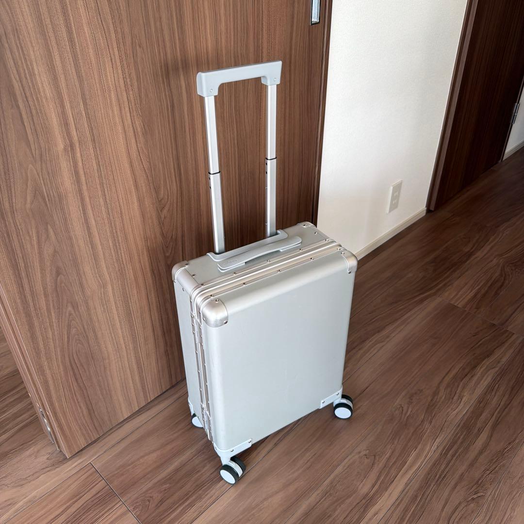 Magne Suitcase 世界最軽量 金属製 スーツケース