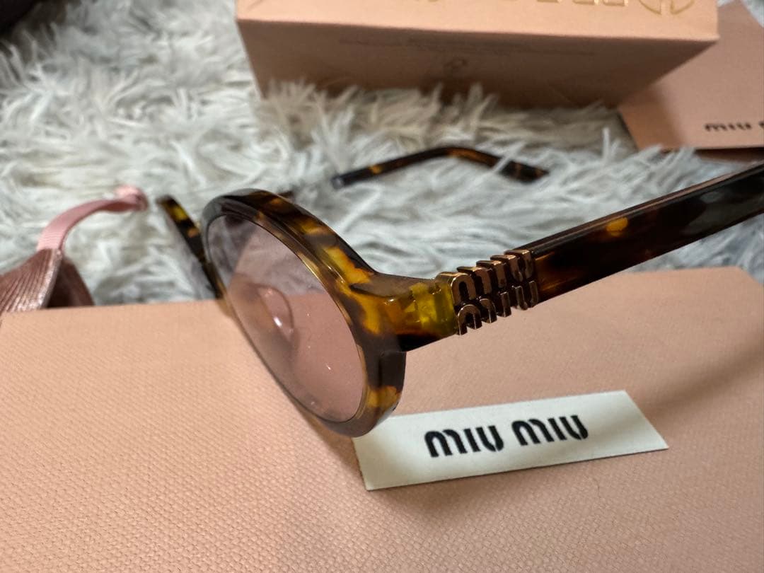 MIU MIU リガード サングラス ピンクレンズ