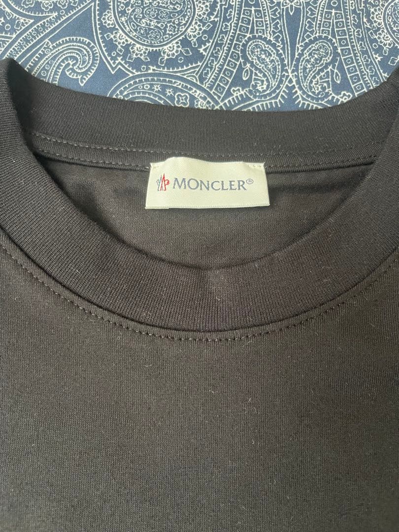 MONCLER 刺繍キャラクター ブラックTシャツ