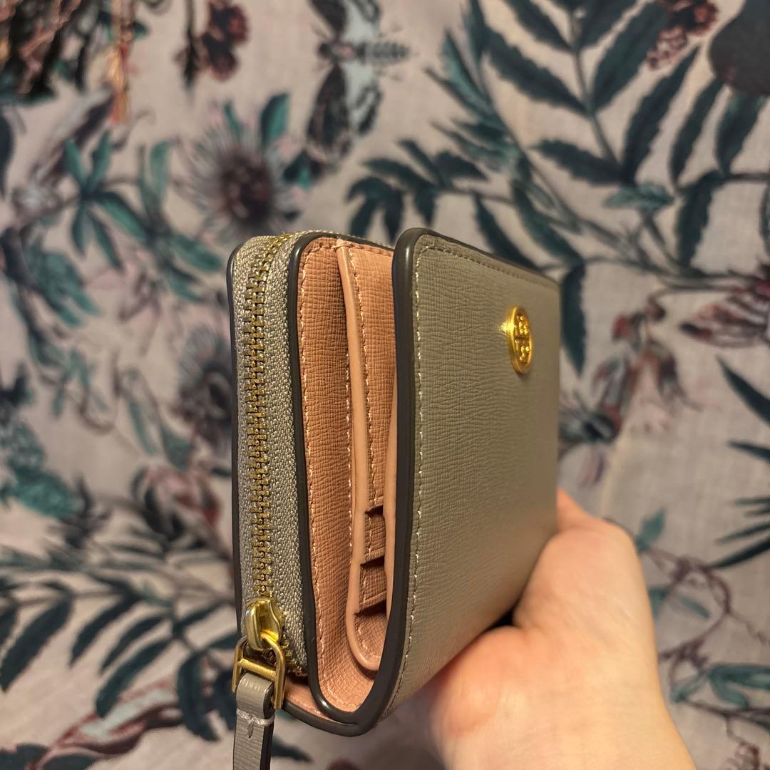 【美品】Tory Burch レザー二つ折り財布　ピンク&ベージュ