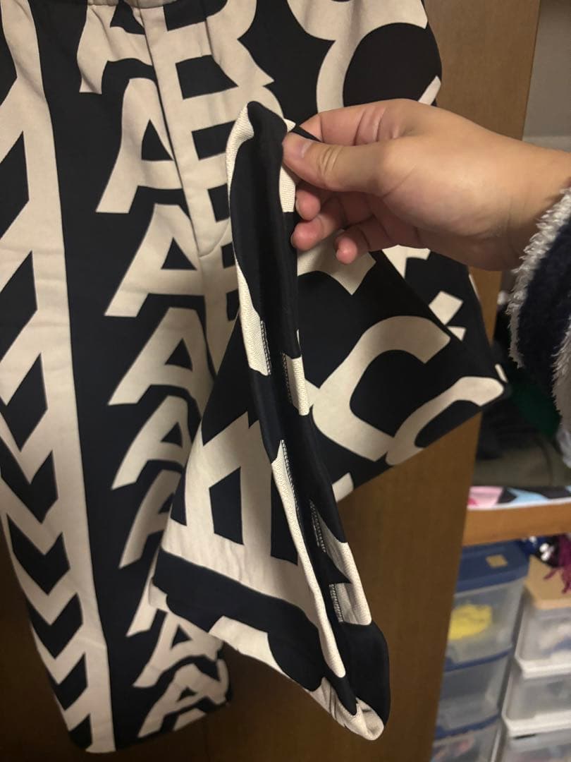 MARC JACOBS マークジェイコブス　モノグラムパンツ