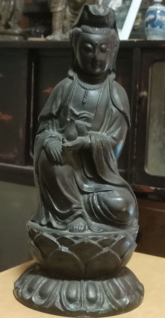 む*び様 銅製 観音像 約23cm 蓮の台座　時代物アンティークNo.100