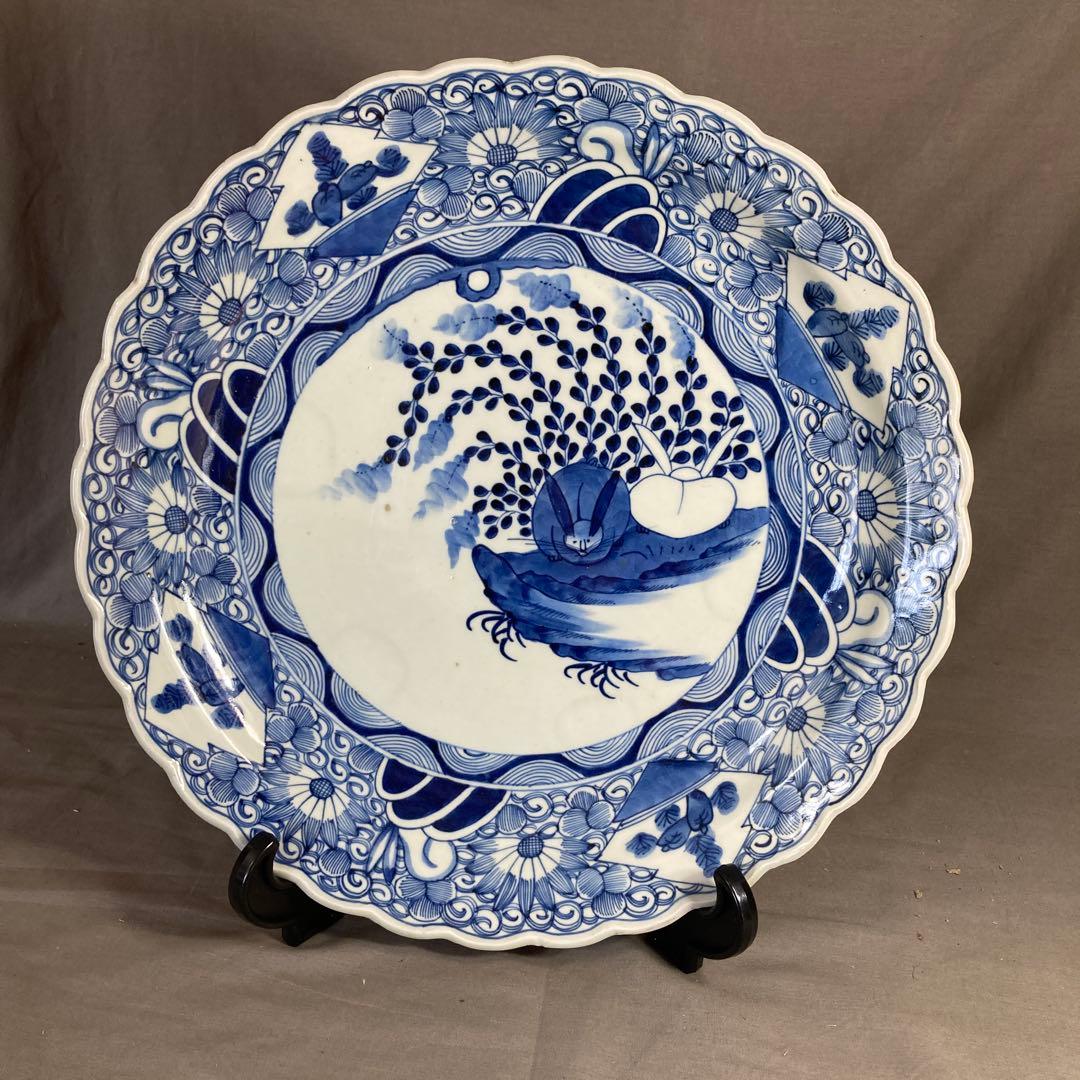【まいまいさん専用】古伊万里の伝統　有田焼　古伊万里　染付二兎絵菊地紋　花縁大皿
