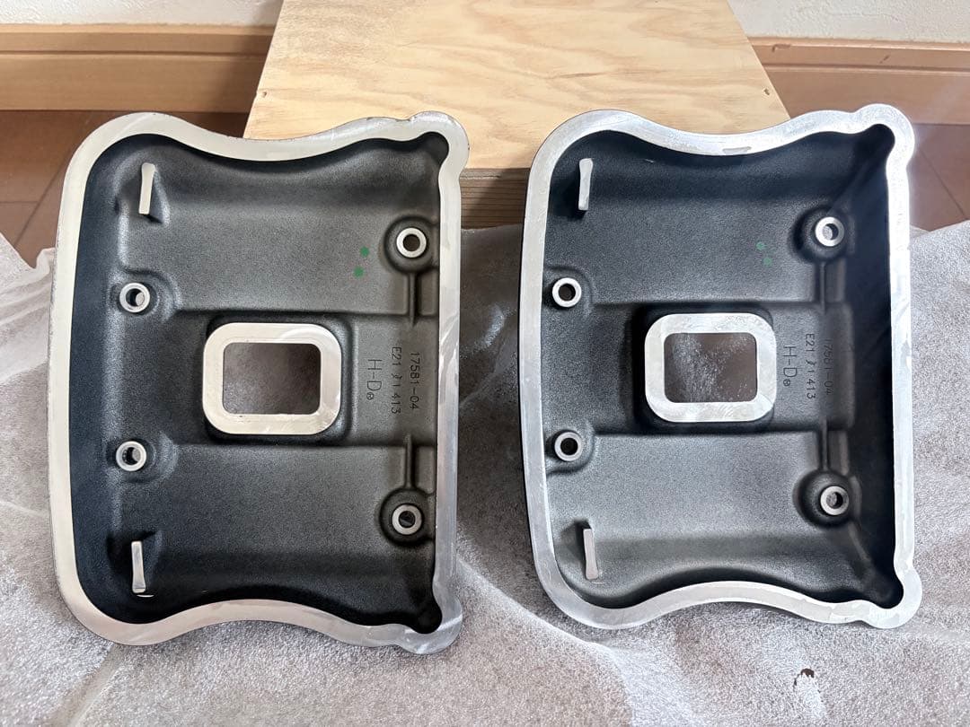 XL1200スポーツスター　純正ロッカーカバー　リンクルブラック