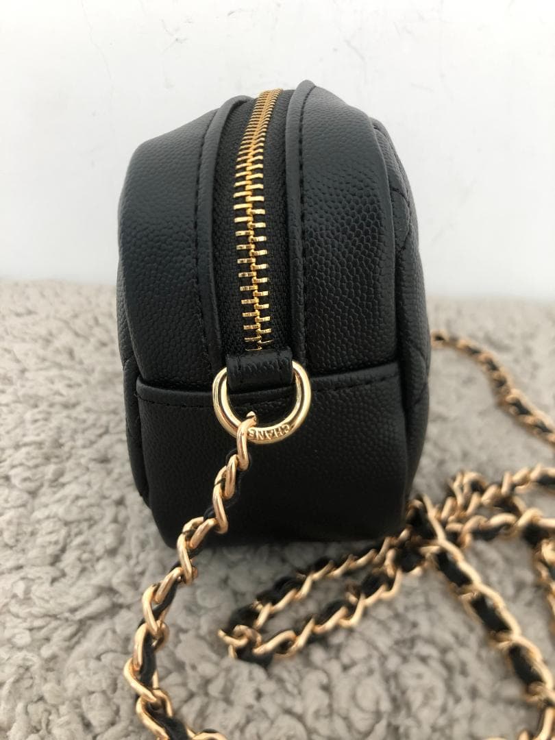 ブラック　バッグ　ゴールドロゴ　ノベルティー　ショルダーバッグ　レザー　上品