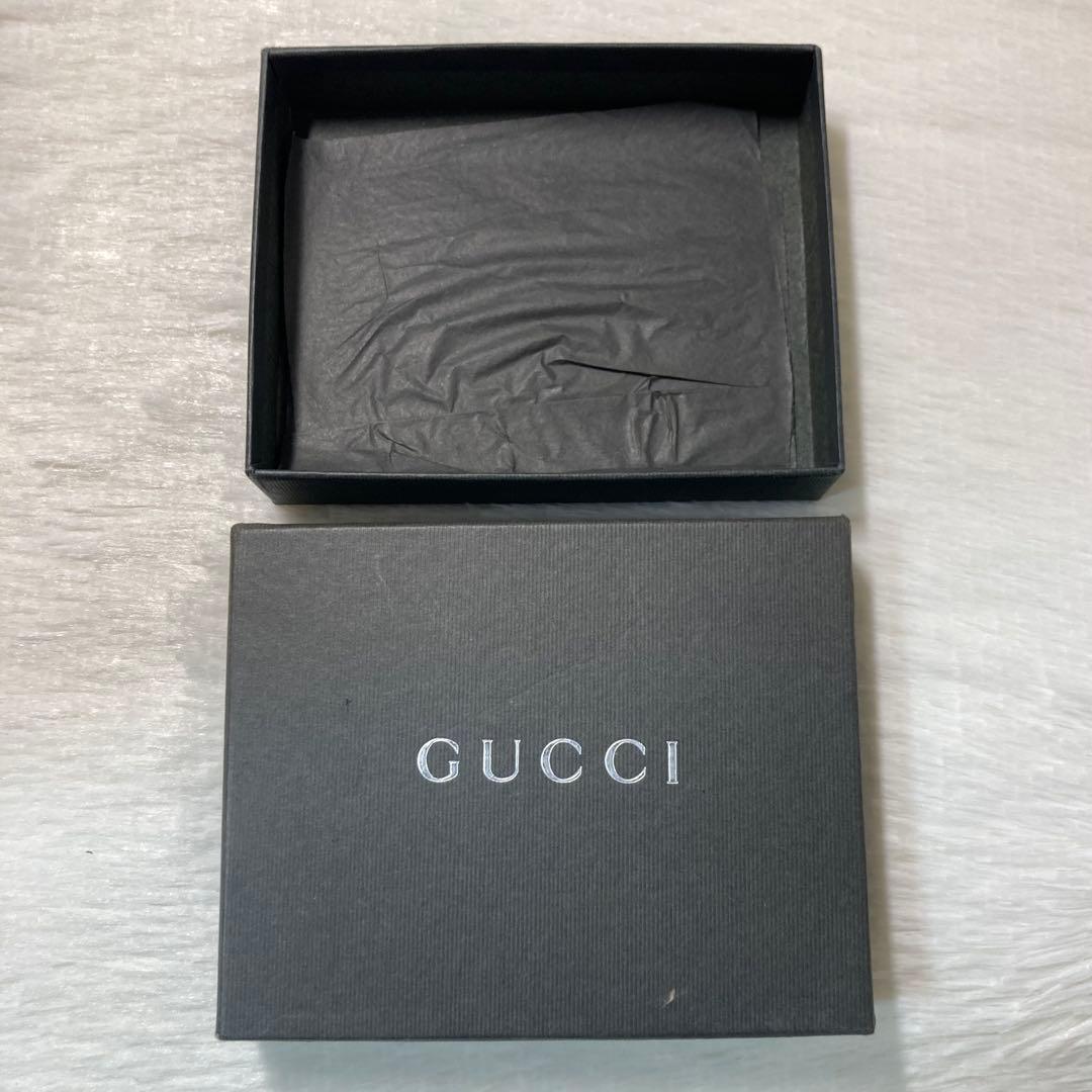 早い者勝ち　GUCCI グッチ　二つ折り　三つ折り　フレーム　エナメル　黒　財布