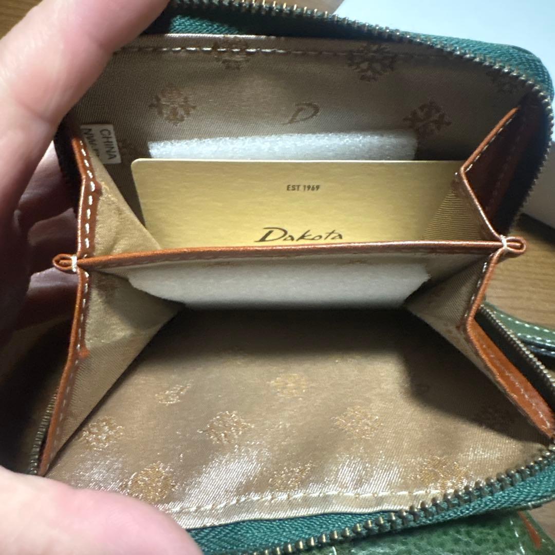 オリーブグリーン レザー 二つ折り財布