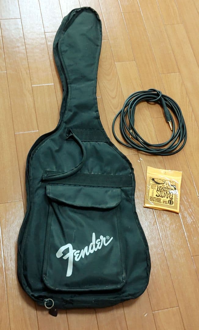 Fender Japan ストラトキャスター 　黒　ソフトケース/シールド付き