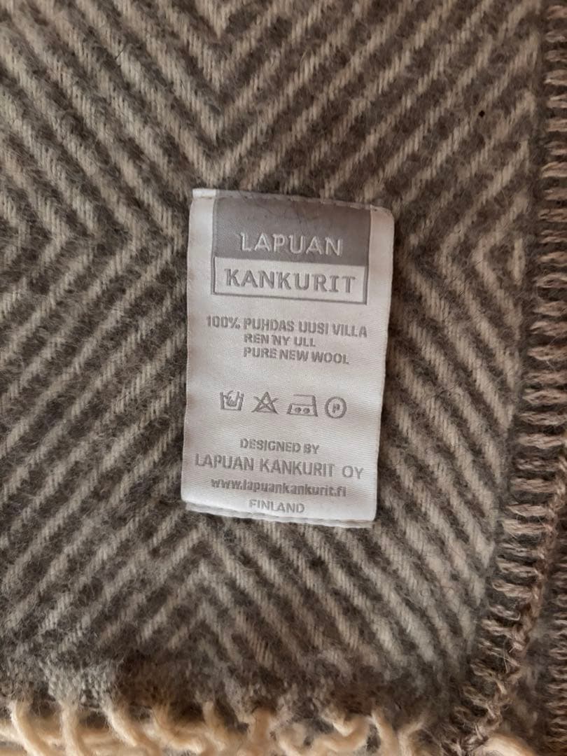 【LAPUAN KANKURIT 】ウール100%ポケット付きショール正規品