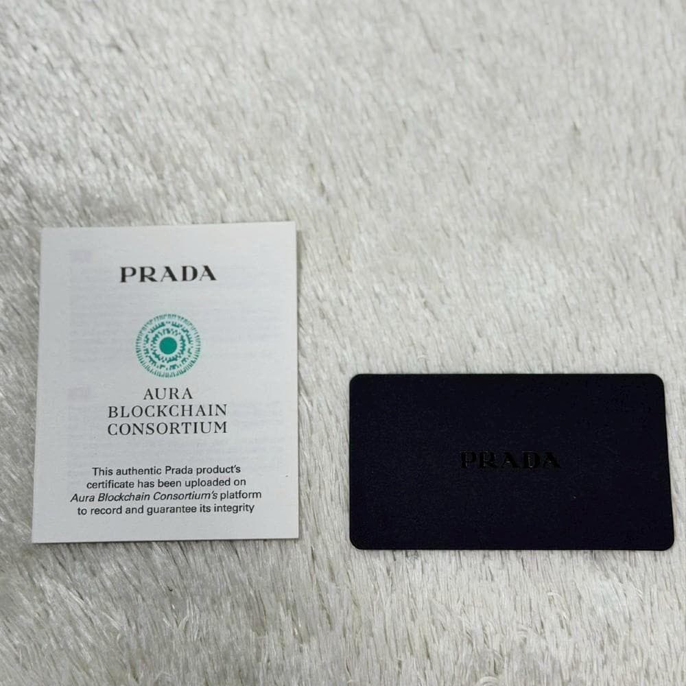PRADA サフィアーノレザー トライアングル ロゴ 三つ折り財布 ブラック