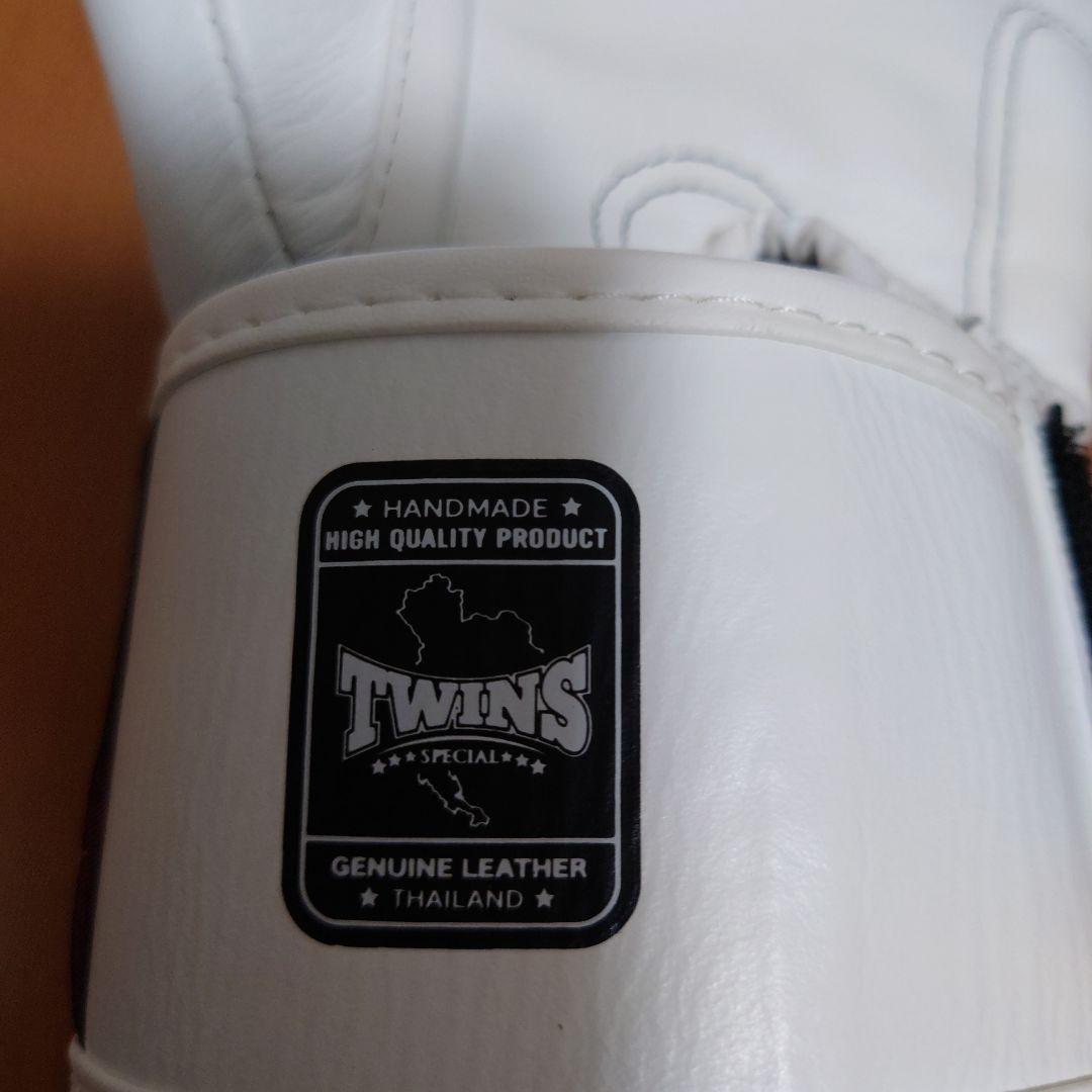 最終価格TWINS SPECIALボクシンググローブ8oz ホワイト オマケ付き