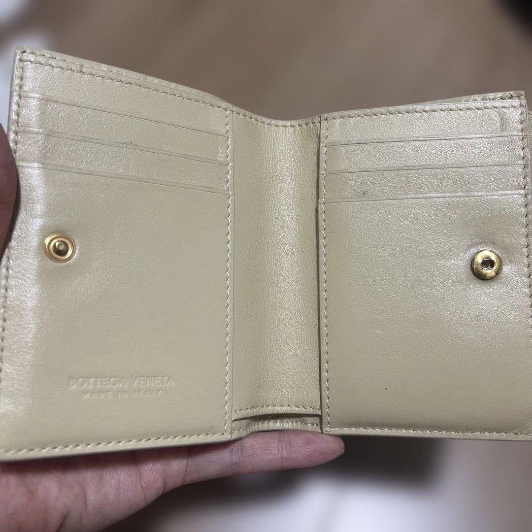 BOTTEGA VENETA ベージュ二つ折り財布