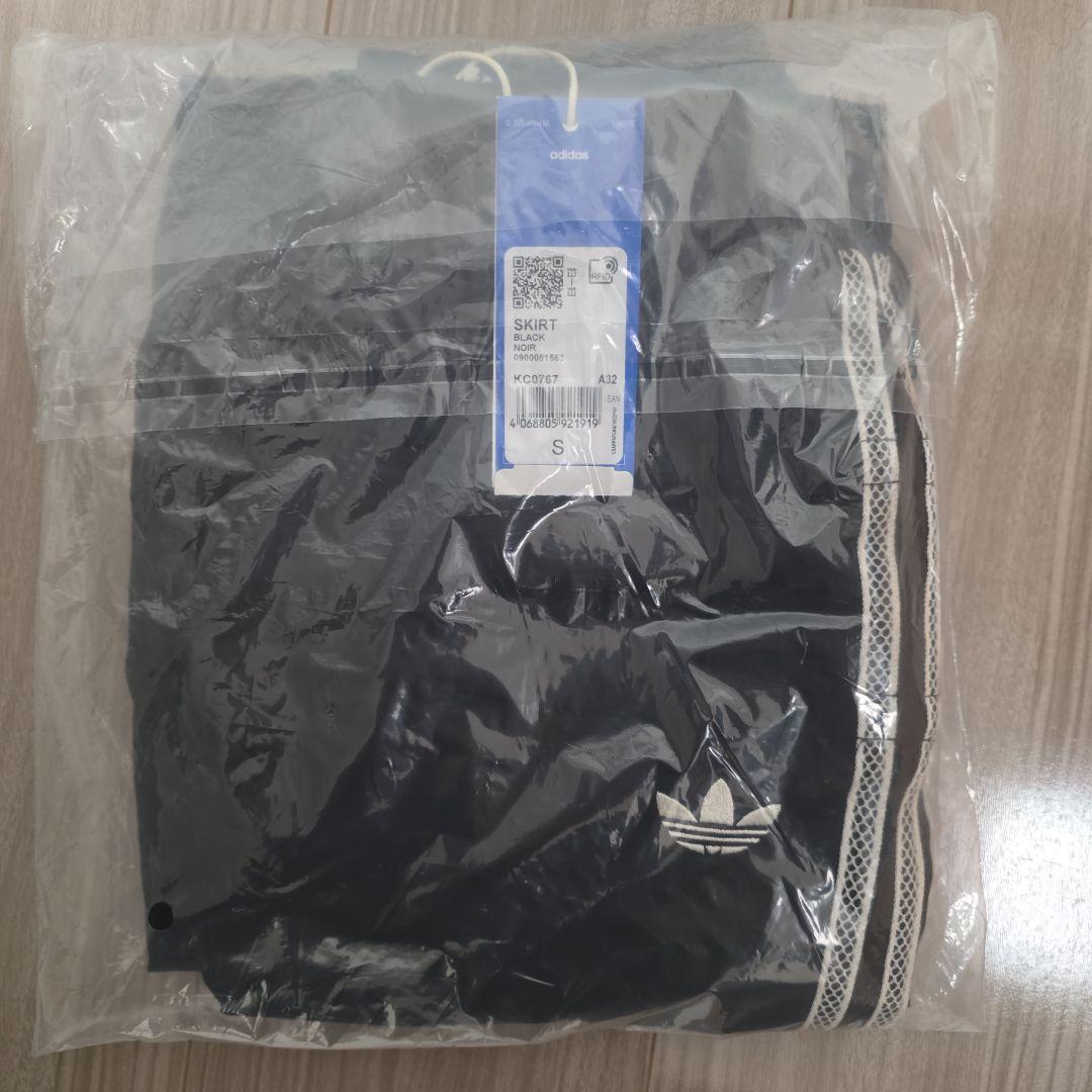 新品S adidas original フレアスカート KC0767