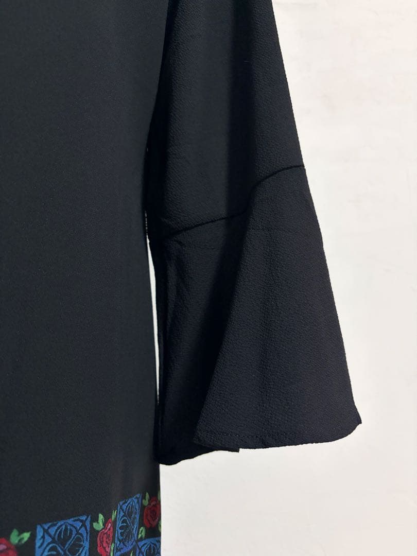 【Desigual】ワンピース 花柄　個性的デザイン　ベルスリーブ　新品