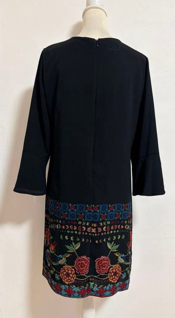 【Desigual】ワンピース 花柄　個性的デザイン　ベルスリーブ　新品