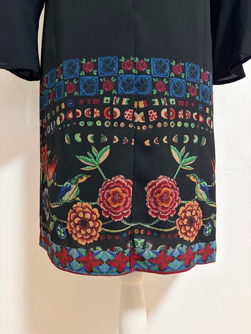 【Desigual】ワンピース 花柄　個性的デザイン　ベルスリーブ　新品