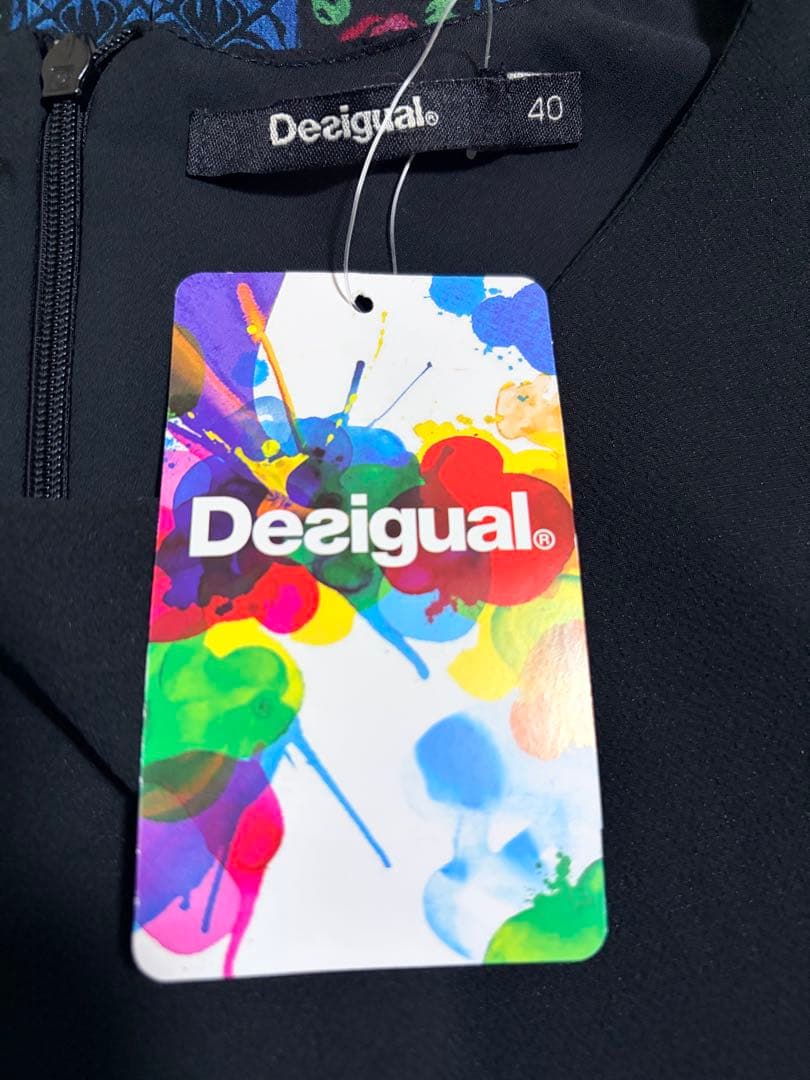 【Desigual】ワンピース 花柄　個性的デザイン　ベルスリーブ　新品