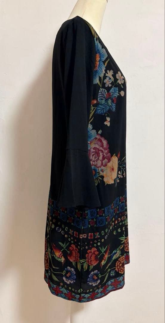 【Desigual】ワンピース 花柄　個性的デザイン　ベルスリーブ　新品