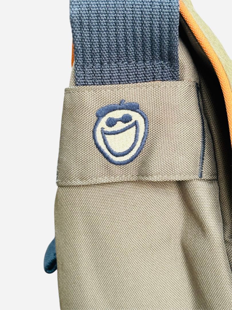 モンベル　メッセンジャーバッグ　life is good