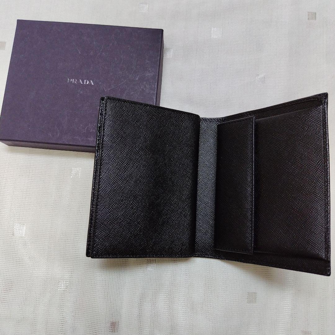 PRADA ブラック 二つ折り財布 箱付き　未使用