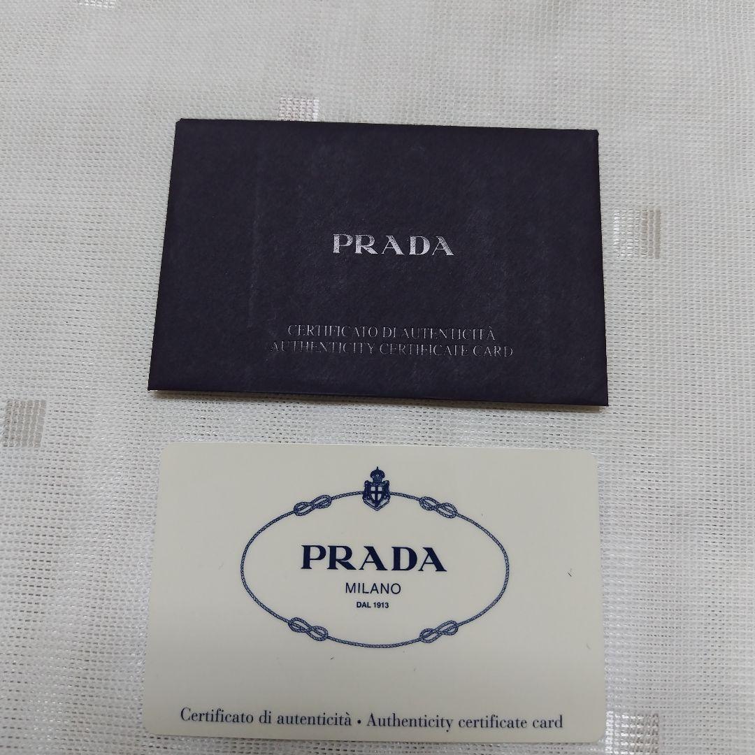 PRADA ブラック 二つ折り財布 箱付き　未使用