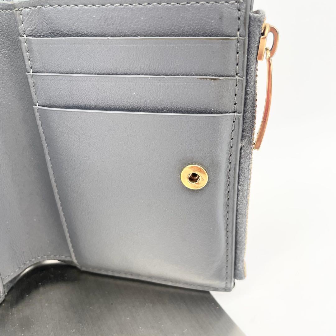 BOTTEGA VENETA マキシイントレチャート　二つ折り財布　グレー