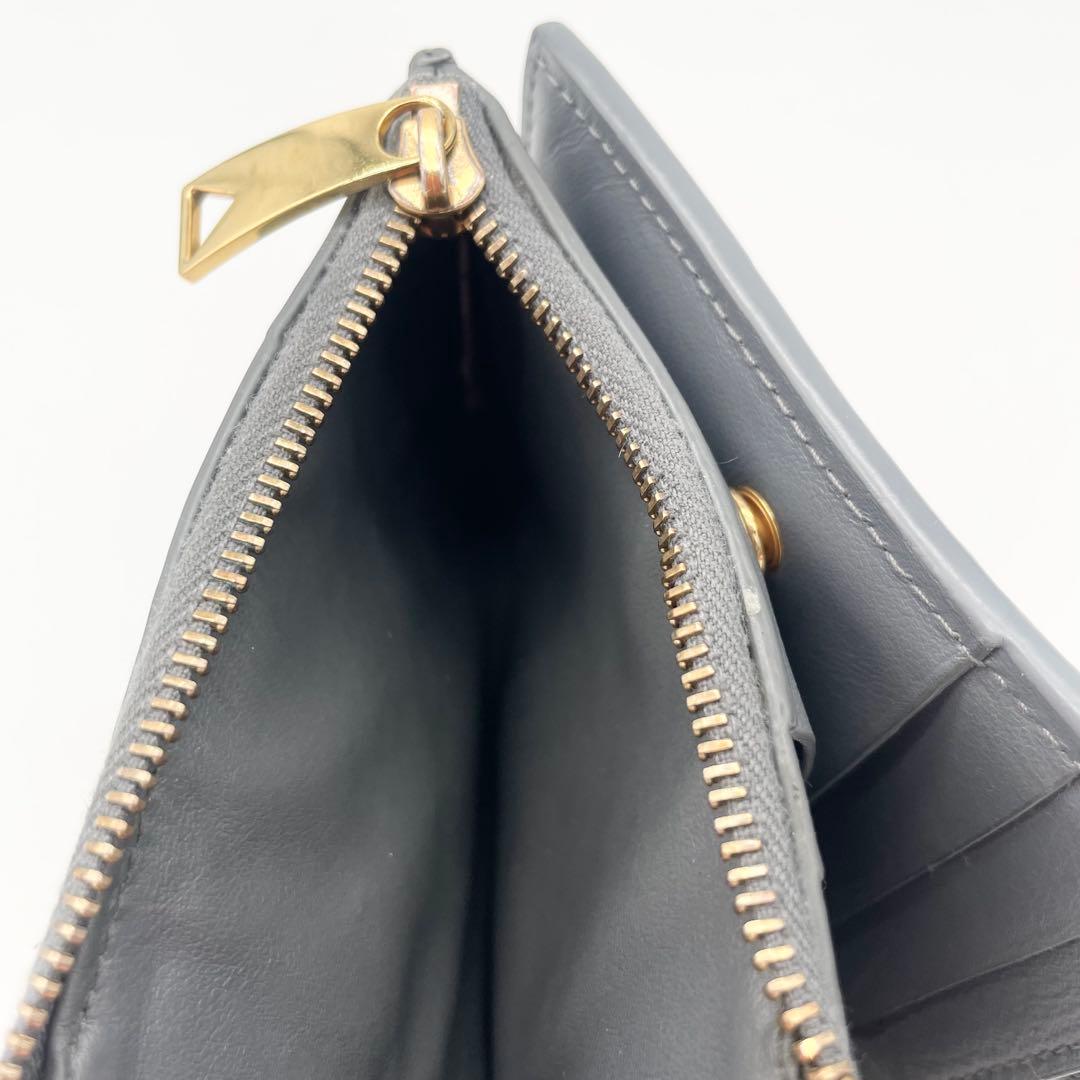 BOTTEGA VENETA マキシイントレチャート　二つ折り財布　グレー